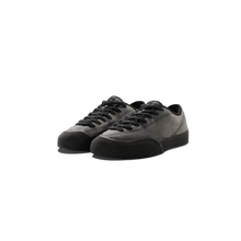 Afbeelding in Gallery-weergave laden, VILLAGE PM - "1.30 PM" SUEDE SHOES (GREY/NATURAL BLACK)