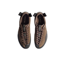 Cargar imagen en el visor de la galería, VILLAGE PM - "1.00 PM" SUEDE SHOES (CHOCOLATE/NATURAL BLACK)