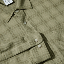 Afbeelding in Gallery-weergave laden, POLAR SKATE CO. - &quot;MITCHELL&quot; LONGSLEEVE FLANNEL SHIRT (GREEN/BEIGE)
