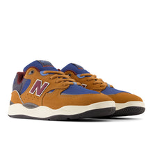 Afbeelding in Gallery-weergave laden, NEW BALANCE NUMERIC - "1010" LEMOS PRO SHOES (TAN/NAVY)