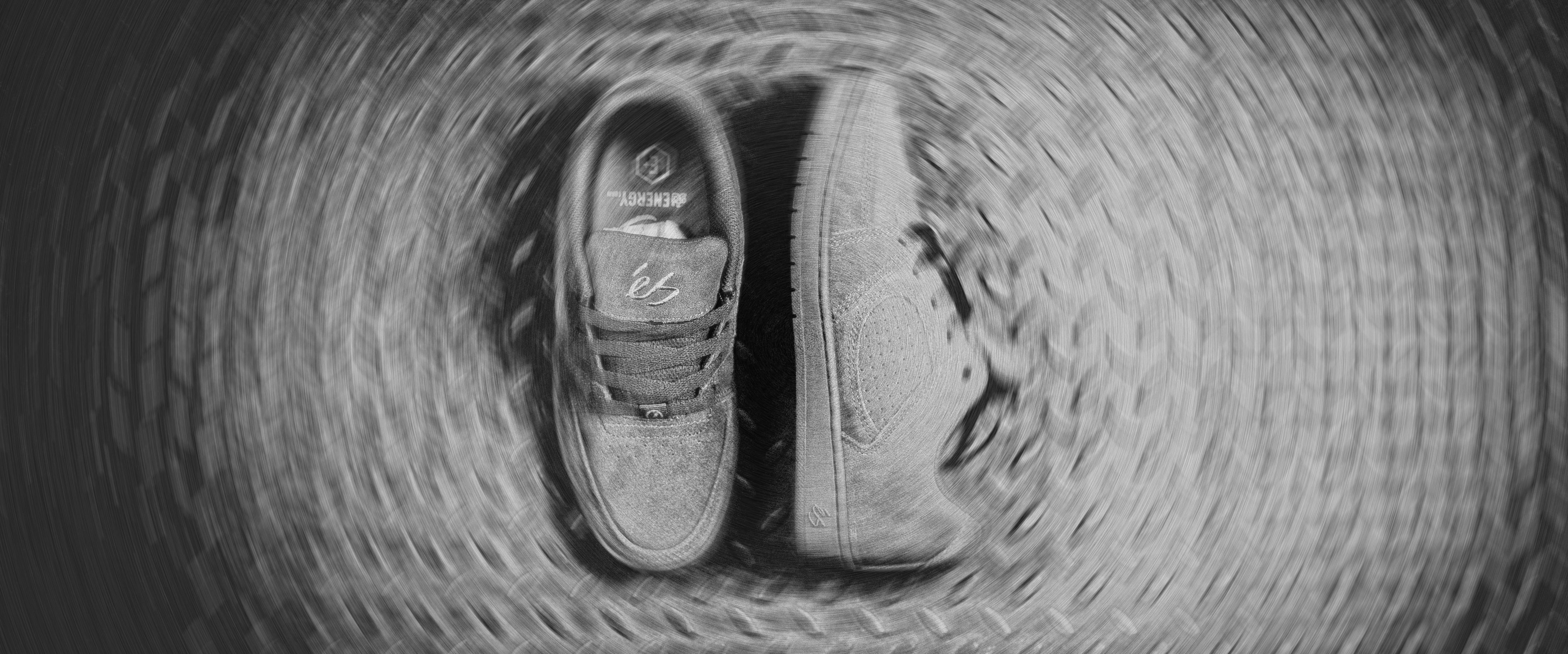 ÉS SKATEBOARDING