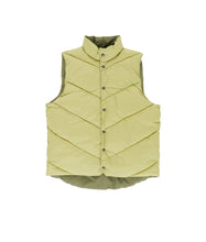 Load image into Gallery viewer, POP TRADING CO. - &quot;QUILTED&quot; REVERSIBLE VEST (FOUR LEAF CLOVER)
