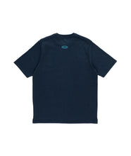 Afbeelding in Gallery-weergave laden, POP TRADING CO. - &quot;SKATEMUZIK&quot; T-SHIRT (NAVY)
