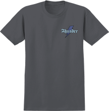 Cargar imagen en el visor de la galería, THUNDER TRUCKS - &quot;BOLT SCRIPT&quot; T-SHIRT (CHARCOAL/BLUE/BLACK - SIZE M)
