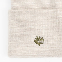 Carica l&#39;immagine nel visualizzatore di Gallery, MAGENTA SKATEBOARDS - &quot;BASE&quot; BEANIE (NATURAL)
