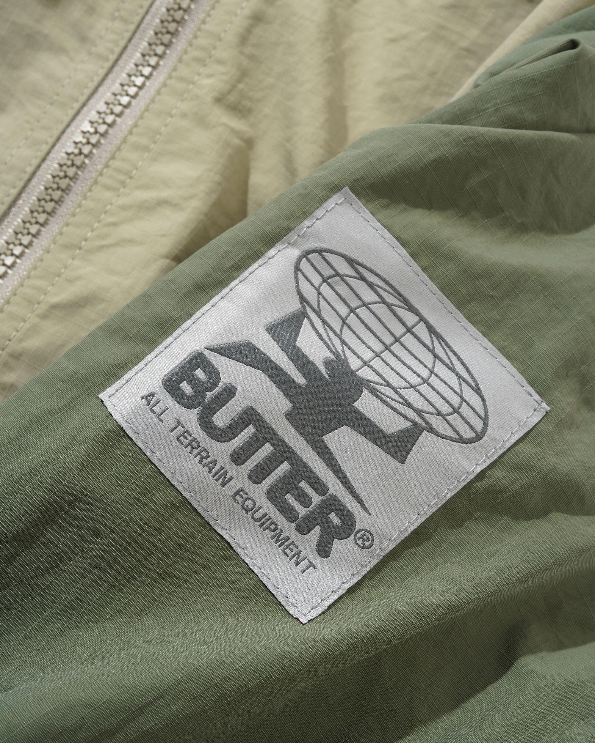 "EQUIPMENT" ANORAK JACKET (OLIVE)