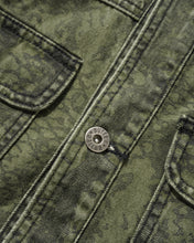 Cargar imagen en el visor de la galería, BUTTER GOODS - "GARAGE" DENIM JACKET (LOWLAND CAMO)
