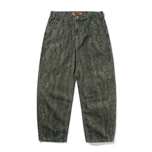 Cargar imagen en el visor de la galería, BUTTER GOODS - "GARAGE" DENIM JEANS (LOWLAND CAMO)
