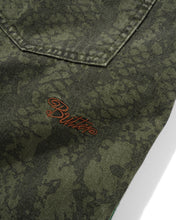 Cargar imagen en el visor de la galería, BUTTER GOODS - "GARAGE" DENIM JEANS (LOWLAND CAMO)
