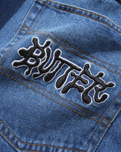 Cargar imagen en el visor de la galería, BUTTER GOODS - &quot;INK&quot; DENIM (WORN BLUE)
