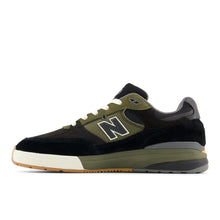 Charger l&#39;image dans la galerie, NEW BALANCE NUMBERIC - &quot;933&quot; ANDREW REYNOLDS&#39; PRO SHOES (BLACK/DARK OLIVINE)
