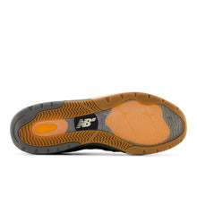 Charger l&#39;image dans la galerie, NEW BALANCE NUMBERIC - &quot;933&quot; ANDREW REYNOLDS&#39; PRO SHOES (BLACK/DARK OLIVINE)
