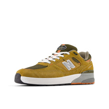 Lade das Bild in den Galerie-Viewer, NEW BALANCE NUMBERIC - &quot;933&quot; ANDREW REYNOLDS&#39; PRO SHOES (CAMEL/DARK BROWN)
