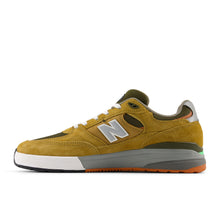 Lade das Bild in den Galerie-Viewer, NEW BALANCE NUMBERIC - &quot;933&quot; ANDREW REYNOLDS&#39; PRO SHOES (CAMEL/DARK BROWN)
