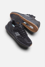 Afbeelding in Gallery-weergave laden, NEW BALANCE NUMERIC - &quot;933&quot; ANDREW REYNOLDS&#39; PRO SHOES (BLACK)
