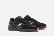 Afbeelding in Gallery-weergave laden, NEW BALANCE NUMERIC - &quot;933&quot; ANDREW REYNOLDS&#39; PRO SHOES (BLACK)
