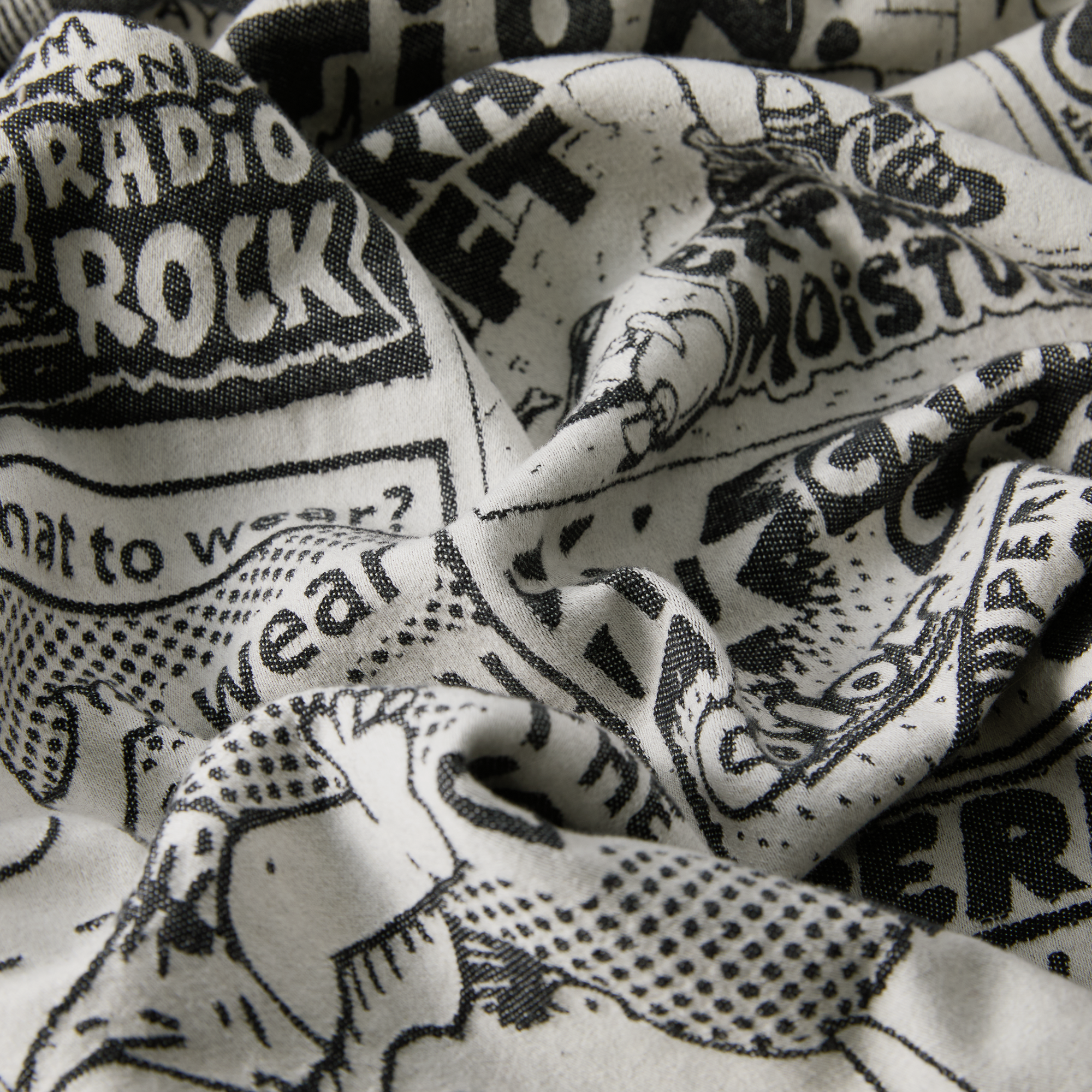 "NEWSPAPER" PICNIC BLANKET (WHITE/BLACK)-4