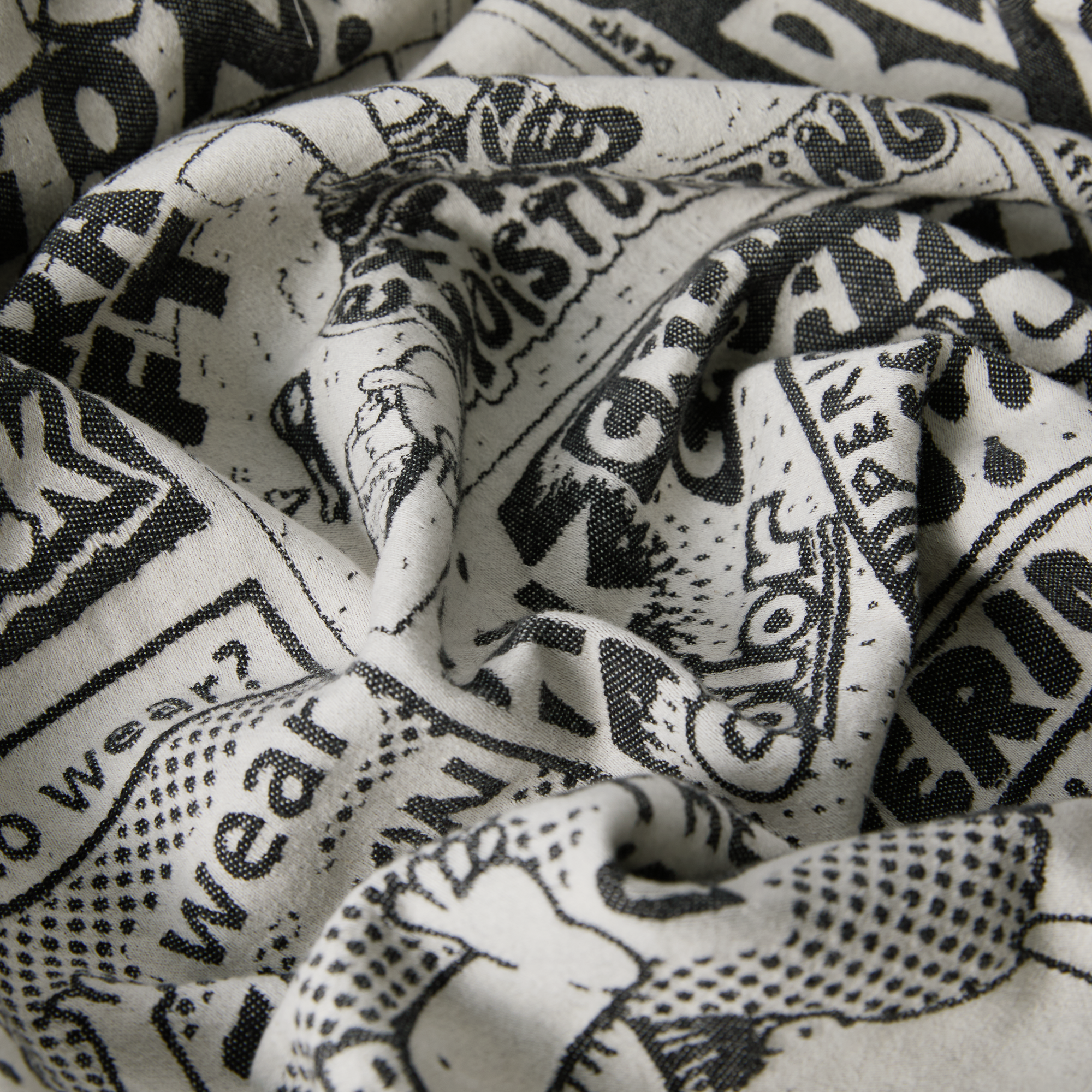 "NEWSPAPER" PICNIC BLANKET (WHITE/BLACK)-5