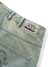 Cargar imagen en el visor de la galería, BUTTER GOODS - "SCORPION STITCH" DENIM JEANS (TINTED LIGHT BLUE)
