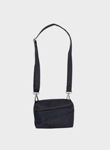 Charger l&#39;image dans la galerie, SUSAN BIJL - &quot;THE NEW BUM BAG&quot; SMALL SIDE BAG (BLACK/BLACK)

