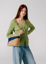 Charger l&#39;image dans la galerie, SUSAN BIJL - &quot;THE NEW BUM BAG&quot; MEDIUM SIDE BAG (CAMEL/NAVY)
