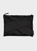 Charger l&#39;image dans la galerie, SUSAN BIJL - &quot;THE NEW POUCH&quot; LARGE (BLACK/BLACK)
