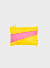 Lade das Bild in den Galerie-Viewer, SUSAN BIJL - &quot;THE NEW POUCH&quot; MEDIUM SIDE BAG (TV YELLOW/FLUO PINK)
