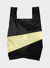 Afbeelding in Gallery-weergave laden, SUSAN BIJL - &quot;THE NEW SHOPPING BAG&quot; LARGE BAG (BLACK/JOY)
