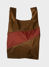 Lade das Bild in den Galerie-Viewer, SUSAN BIJL - &quot;THE NEW SHOPPING BAG&quot; LARGE TOTE BAG (HAZEL/OXYDE)
