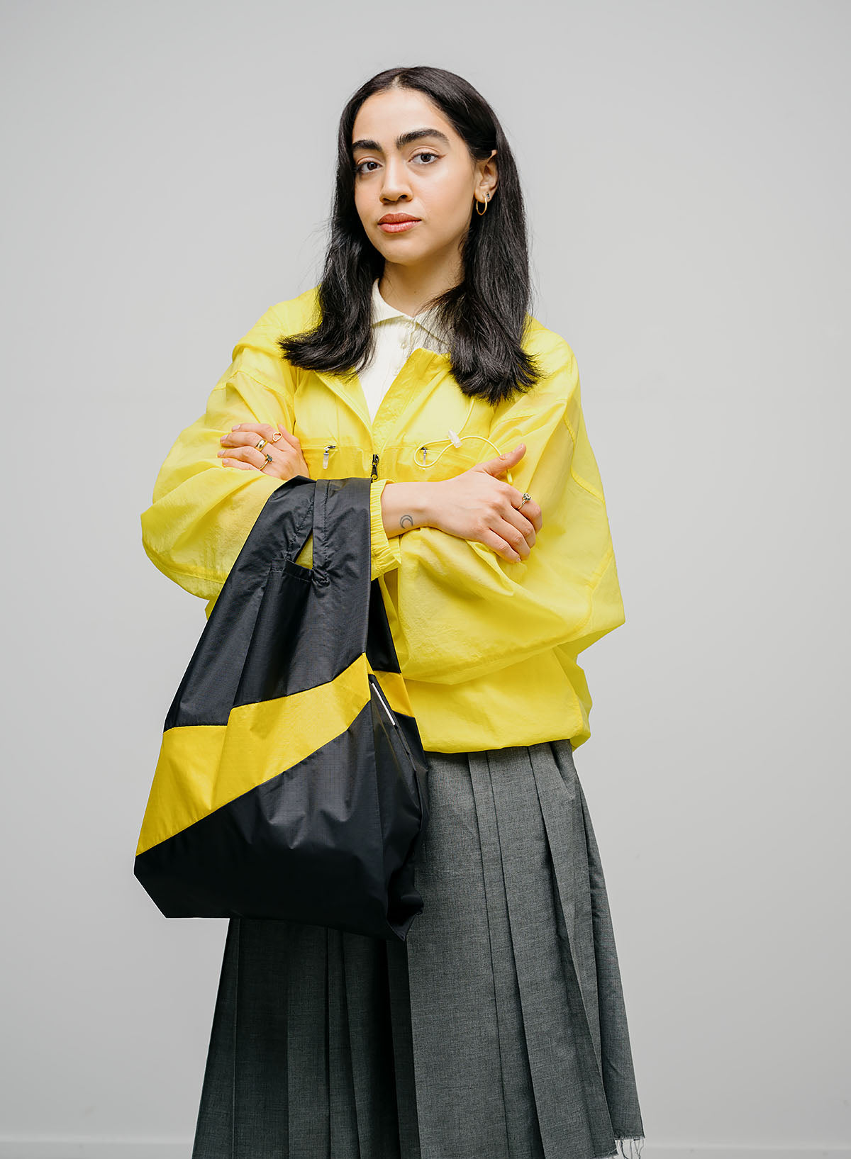 "THE NEW SHOPPING BAG" MEDIUM (BLACK/SUNFLOWER)