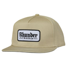 Carica l&#39;immagine nel visualizzatore di Gallery, THUNDER TRUCKS - &quot;SCRIPT PATCH&quot; SNAPBACK HAT (TAN)
