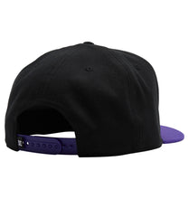Load image into Gallery viewer, DC SHOES - &quot;SHOWTIME&quot; SNAPBACK HAT
